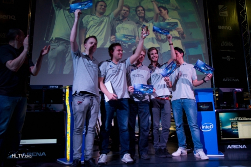 SK Gaming - серебряные призёры. Слева-направо: GeT_RiGhT, RobbaN, face, f0rest, Delpan.